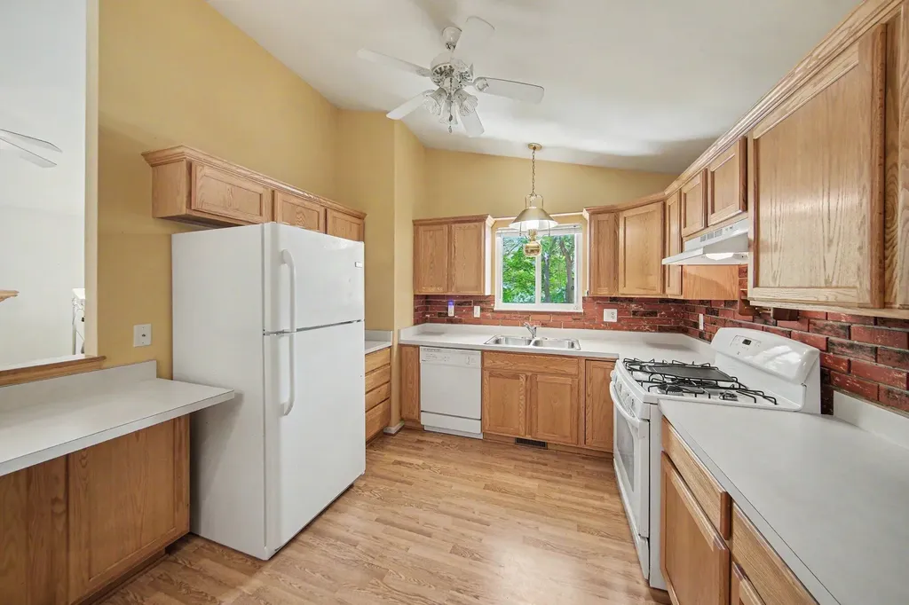 103 Ridgeview Court Grass Lake Village MI 49240