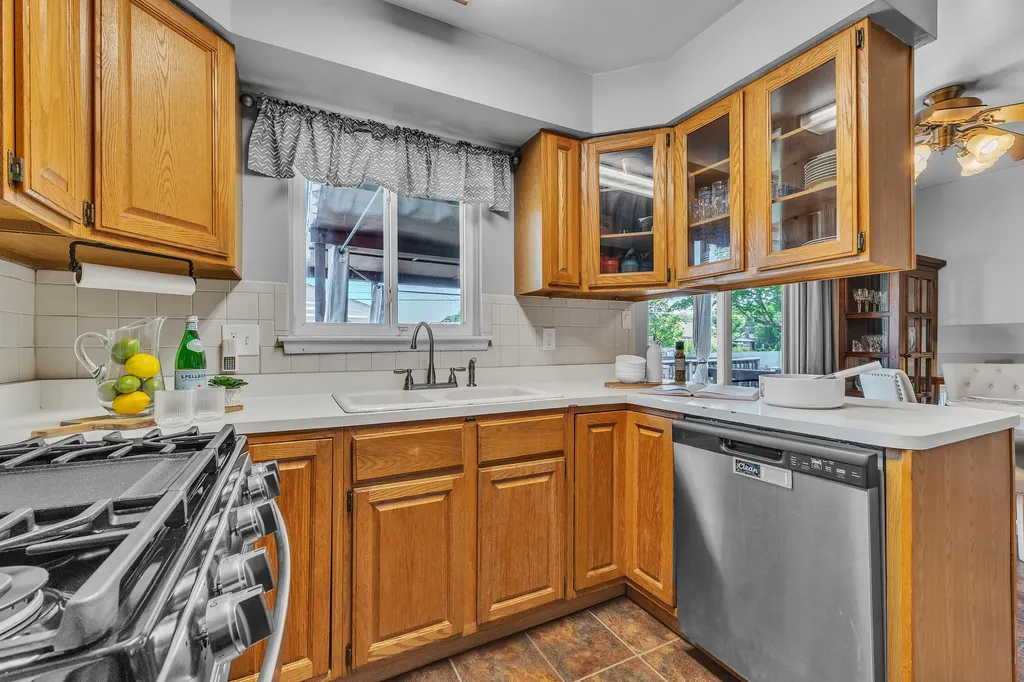 35968 Jamison Street Livonia City MI 48154
