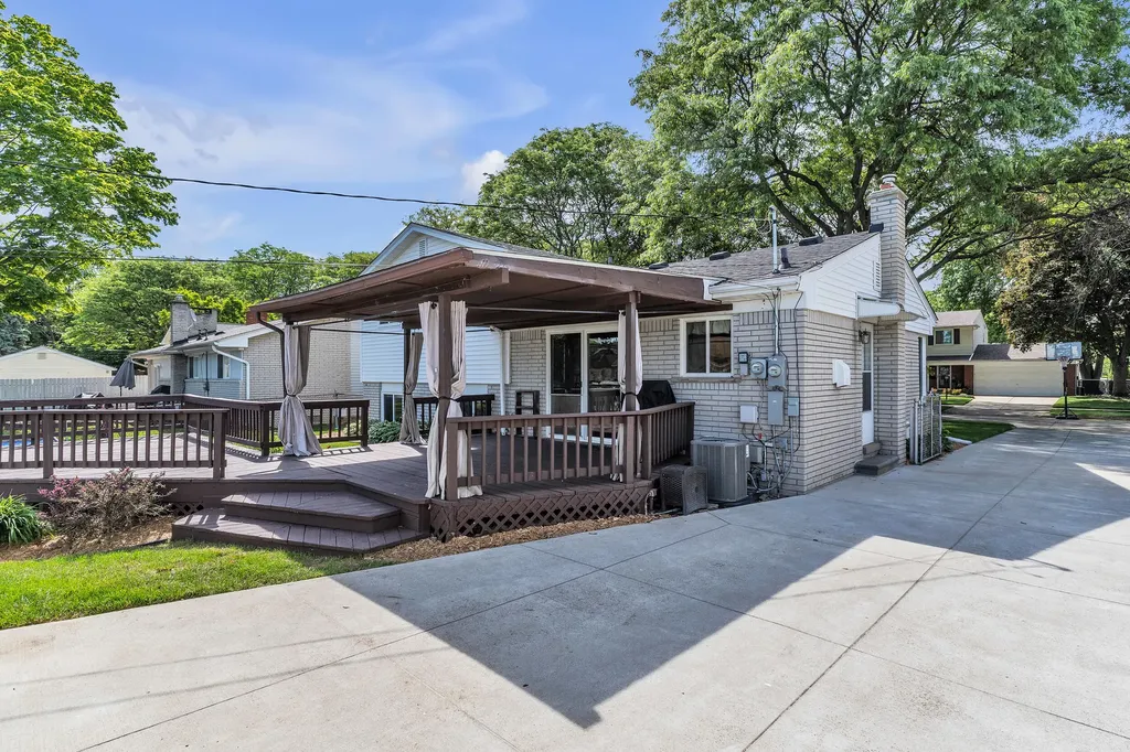 35968 Jamison Street Livonia City MI 48154