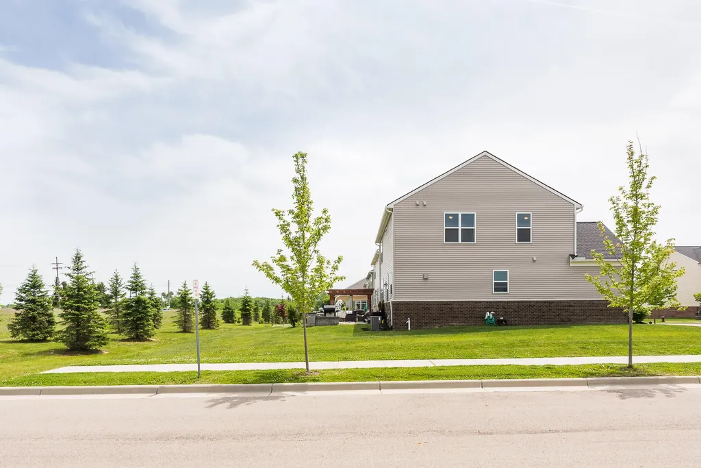 620 Holmdale Way Pittsfield Charter Township MI 48108
