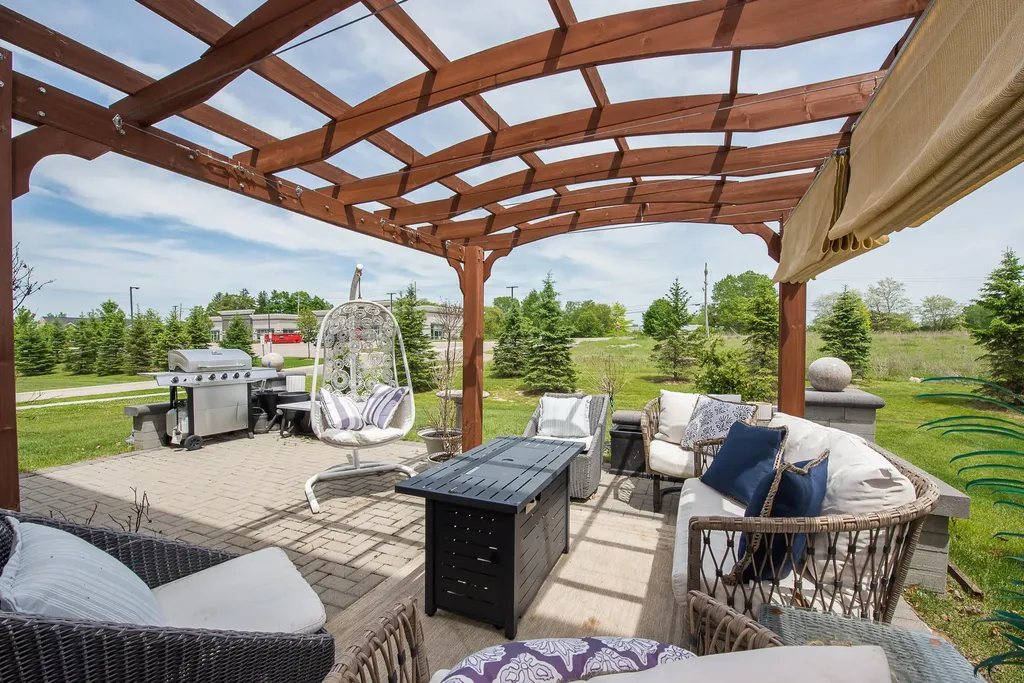 620 Holmdale Way Pittsfield Charter Township MI 48108