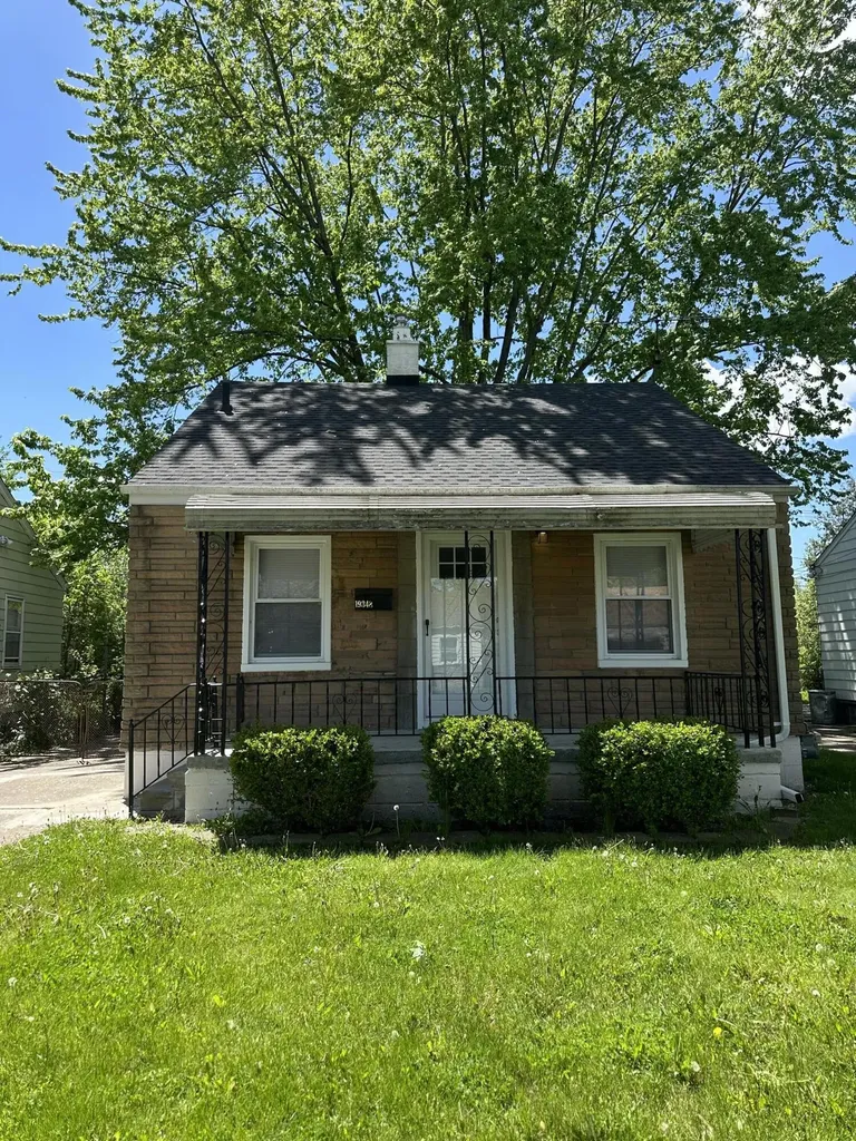 19348 Washtenaw Street Harper Woods City MI 48225