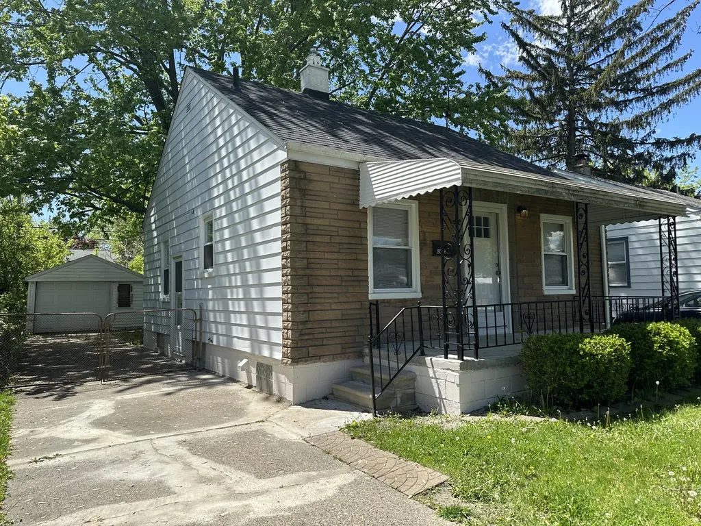 19348 Washtenaw Street Harper Woods City MI 48225