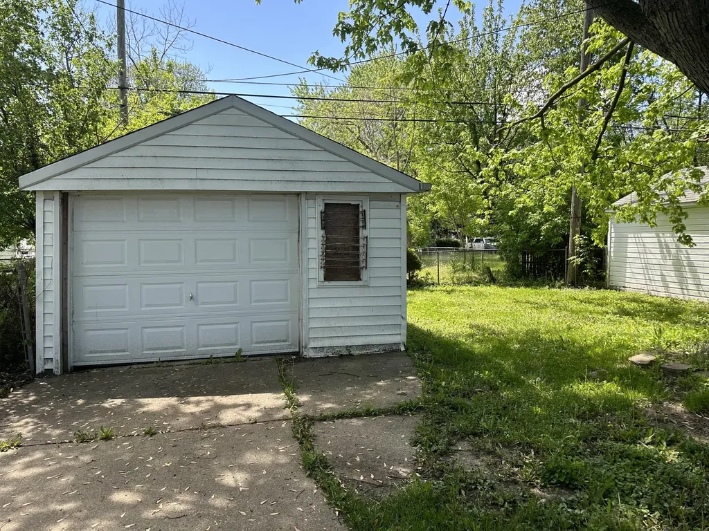 19348 Washtenaw Street Harper Woods City MI 48225