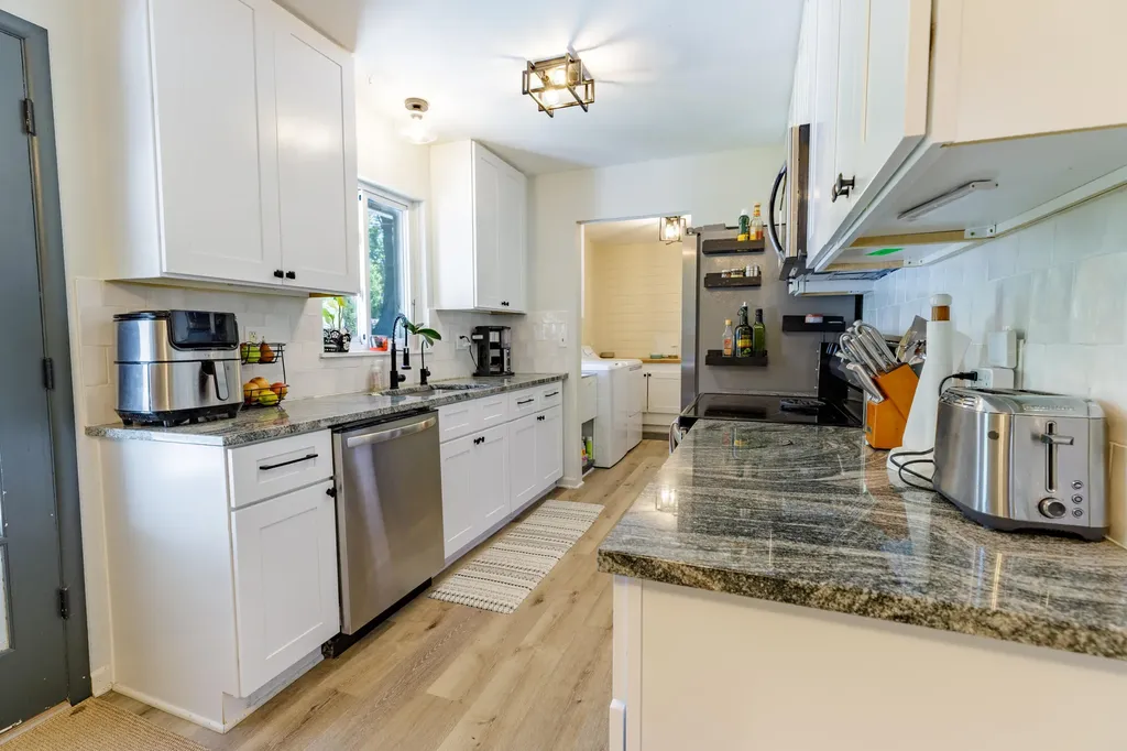 2522 Lafay Drive West Bloomfield Charter Township MI 48324