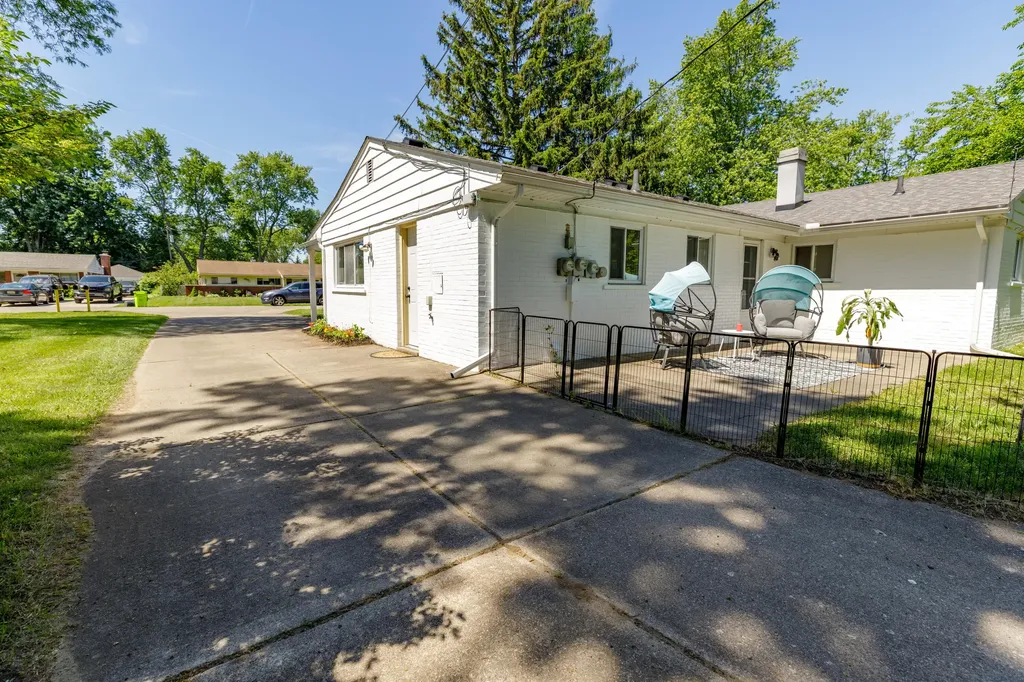 2522 Lafay Drive West Bloomfield Charter Township MI 48324