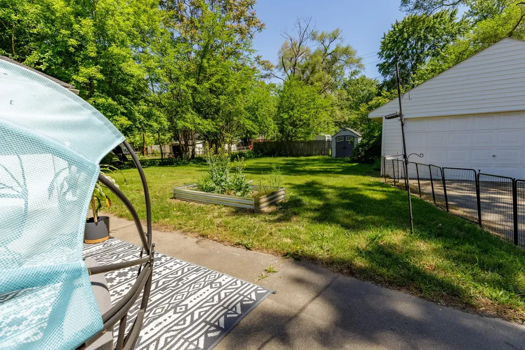 2522 Lafay Drive West Bloomfield Charter Township MI 48324
