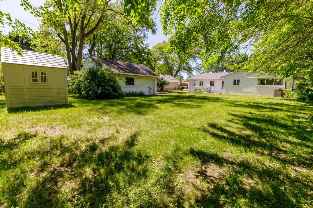 2522 Lafay Drive West Bloomfield Charter Township MI 48324