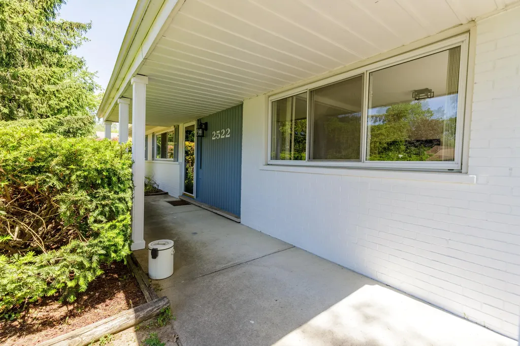 2522 Lafay Drive West Bloomfield Charter Township MI 48324