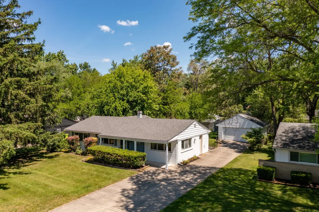 2522 Lafay Drive West Bloomfield Charter Township MI 48324