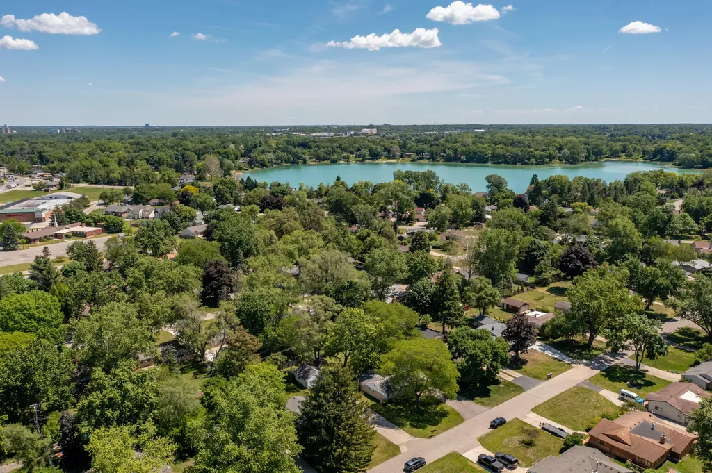 2522 Lafay Drive West Bloomfield Charter Township MI 48324
