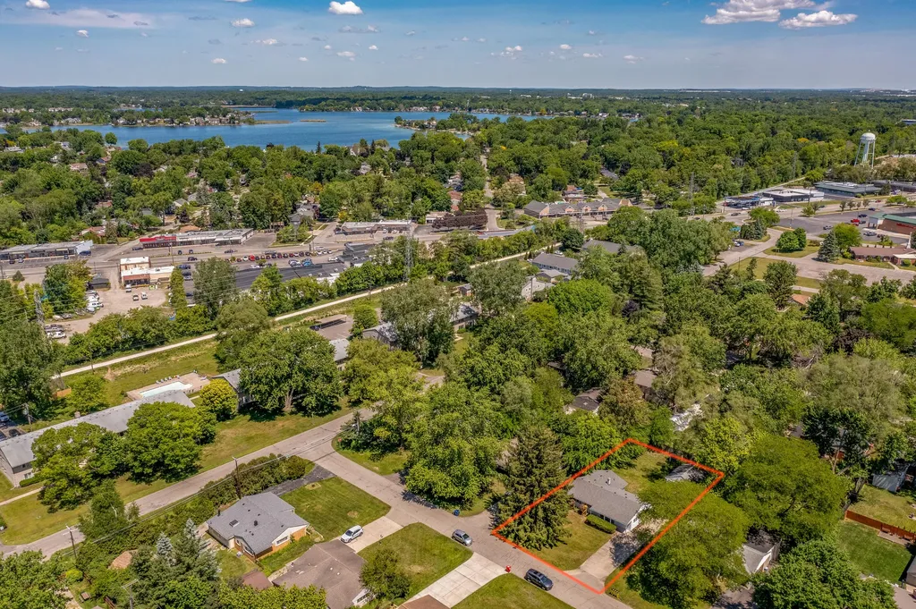 2522 Lafay Drive West Bloomfield Charter Township MI 48324