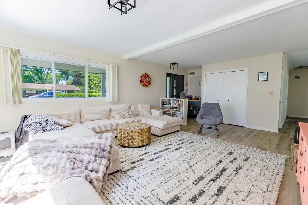 2522 Lafay Drive West Bloomfield Charter Township MI 48324