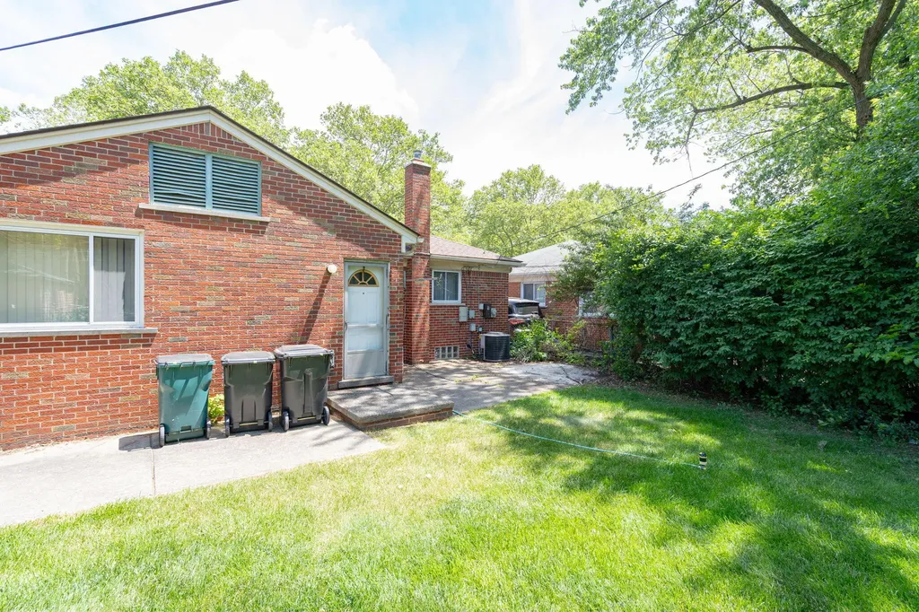 24711 Church Street Oak Park City MI 48237