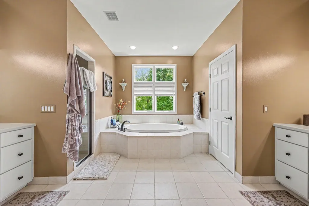 85 Timber Ridge Court York Charter Township MI 48160