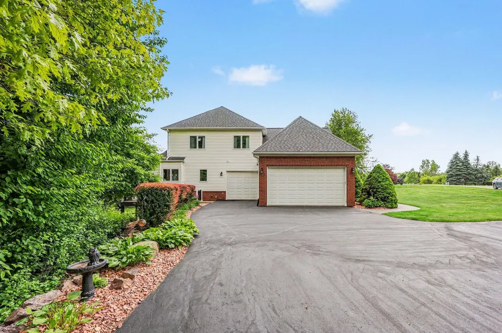 85 Timber Ridge Court York Charter Township MI 48160