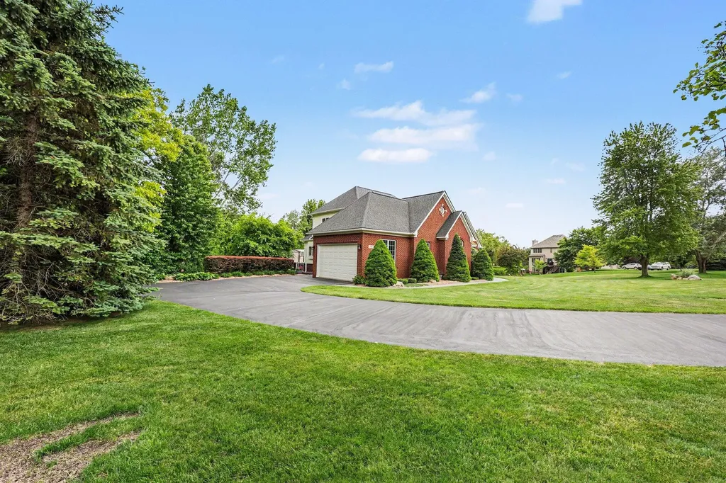 85 Timber Ridge Court York Charter Township MI 48160