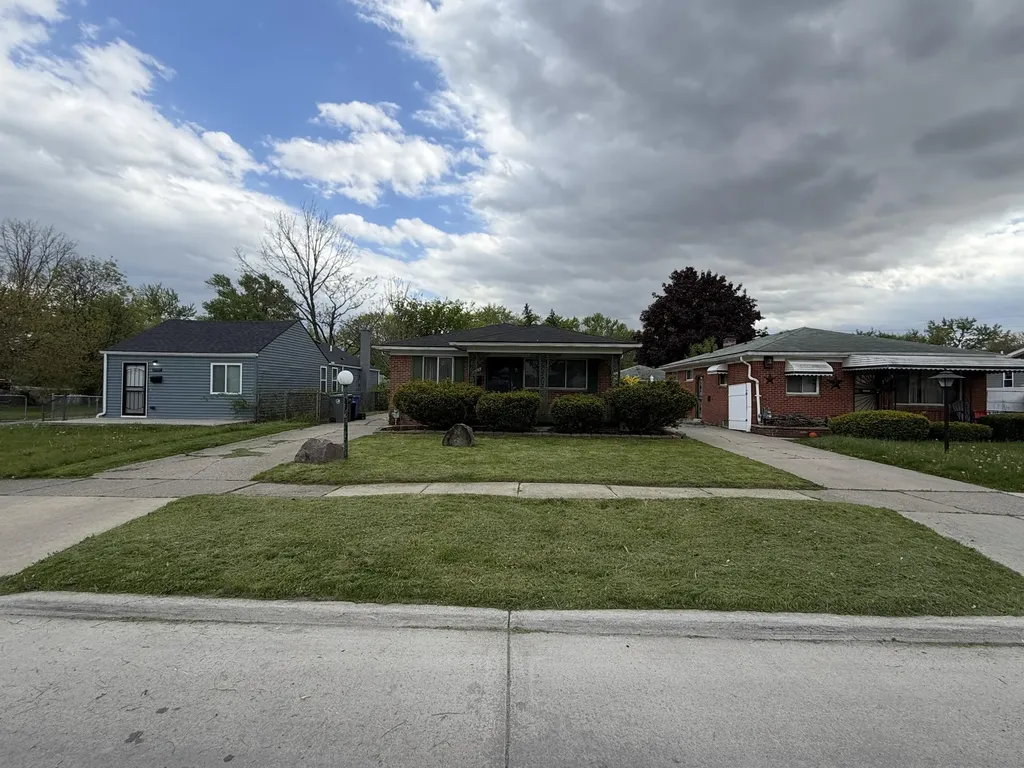26703 Norfolk Street Inkster City MI 48141