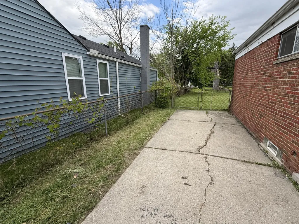 26703 Norfolk Street Inkster City MI 48141
