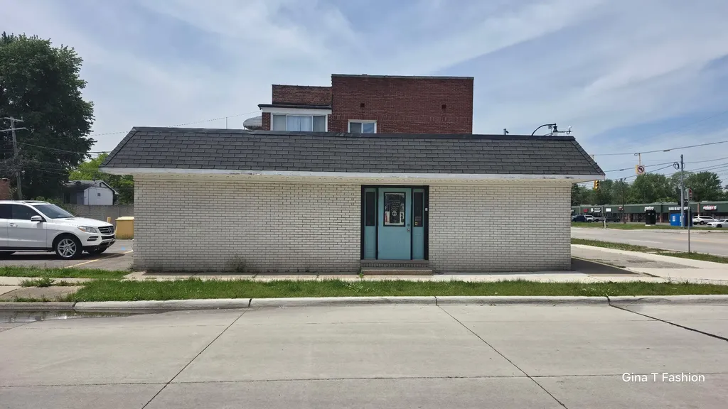 15040 E 9 Mile Road Eastpointe City MI 48021