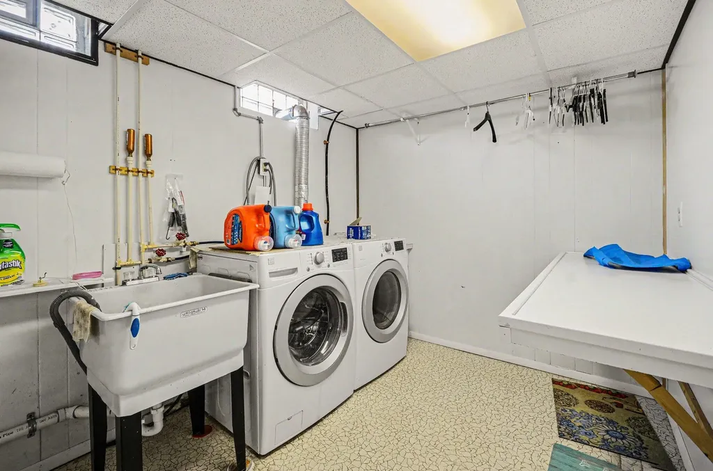 39511 Helena Avenue Sterling Heights City MI 48313