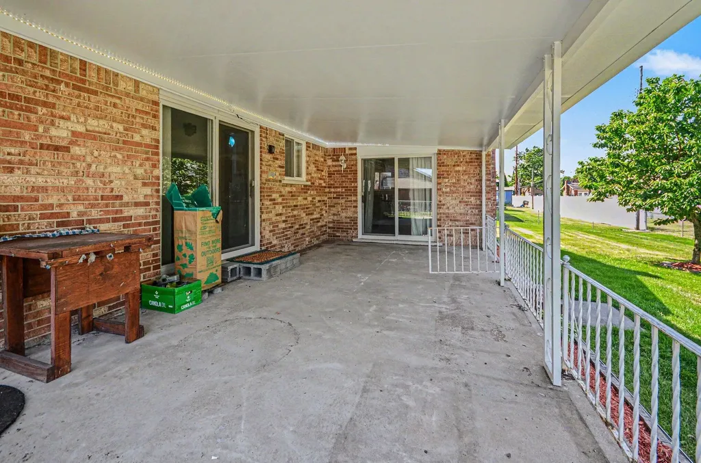 39511 Helena Avenue Sterling Heights City MI 48313