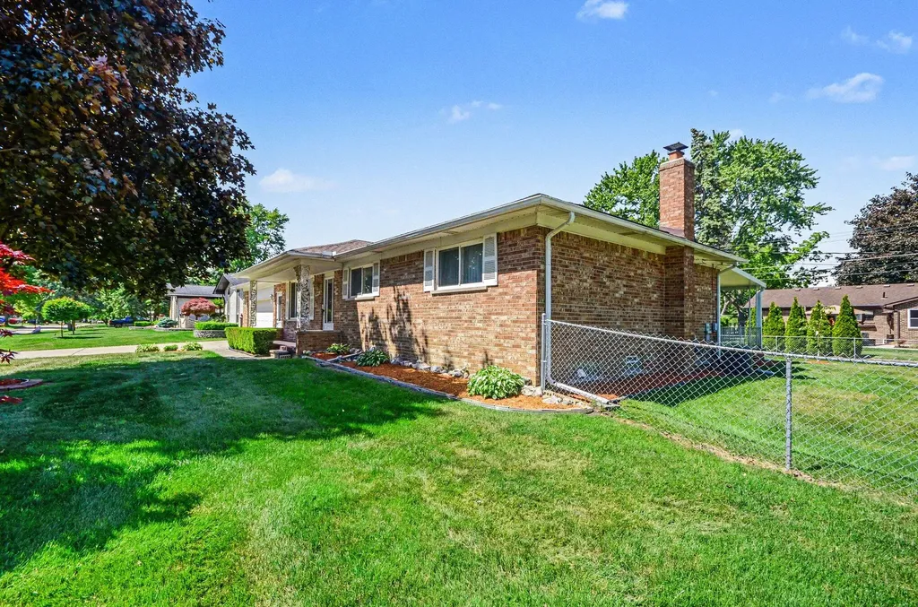 39511 Helena Avenue Sterling Heights City MI 48313