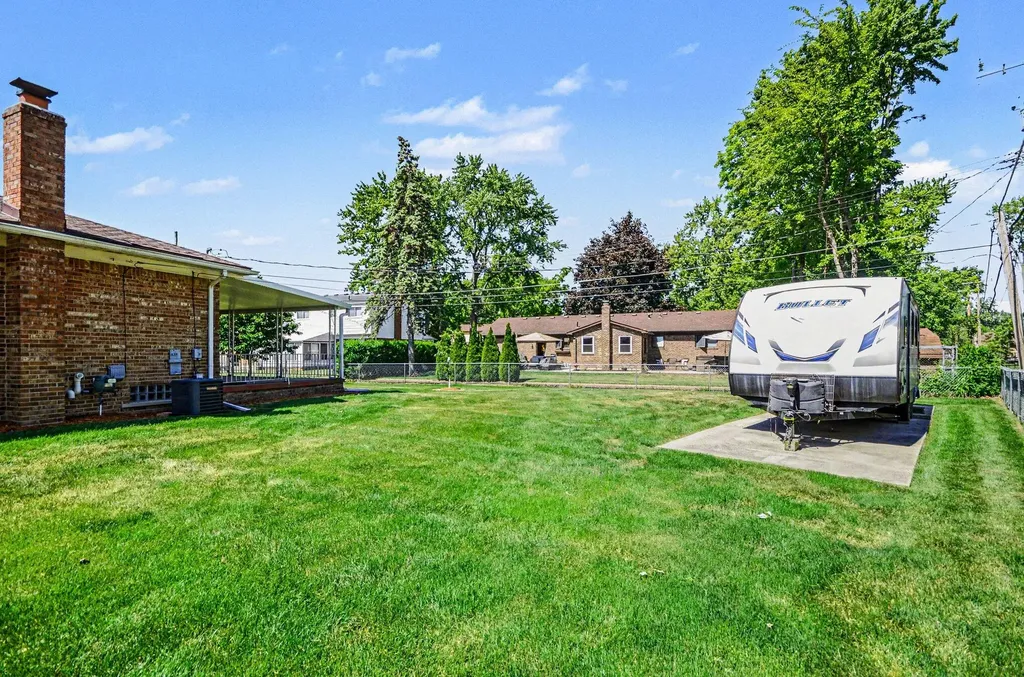 39511 Helena Avenue Sterling Heights City MI 48313