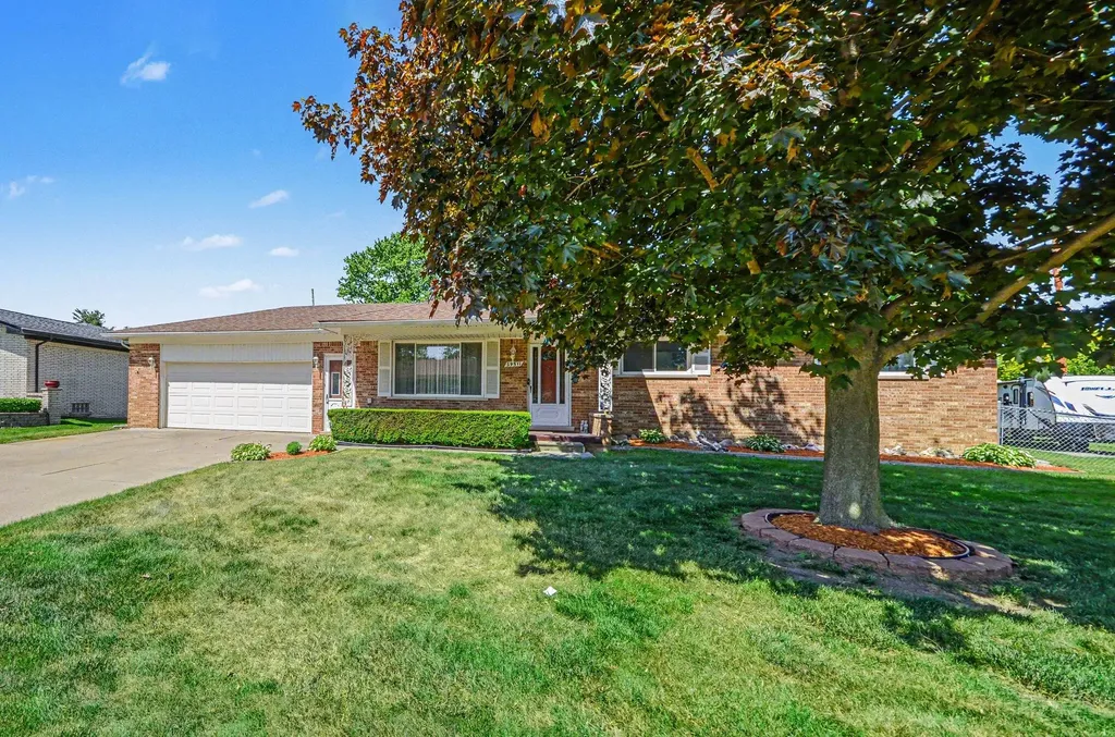 39511 Helena Avenue Sterling Heights City MI 48313