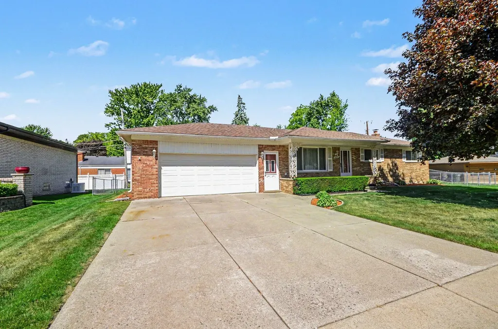 39511 Helena Avenue Sterling Heights City MI 48313