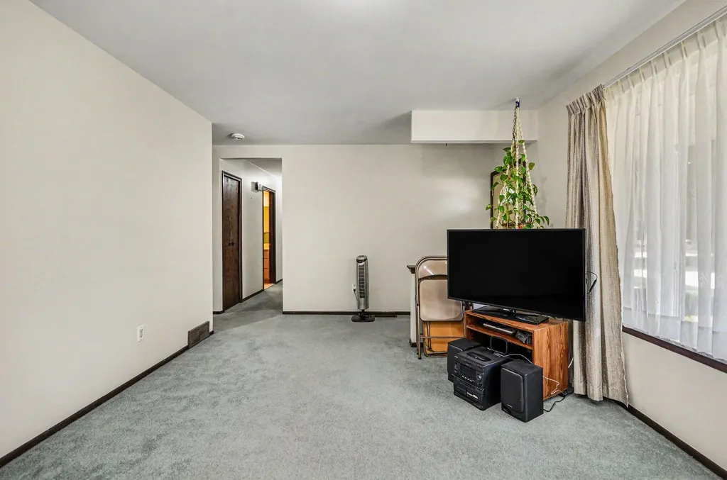 39511 Helena Avenue Sterling Heights City MI 48313