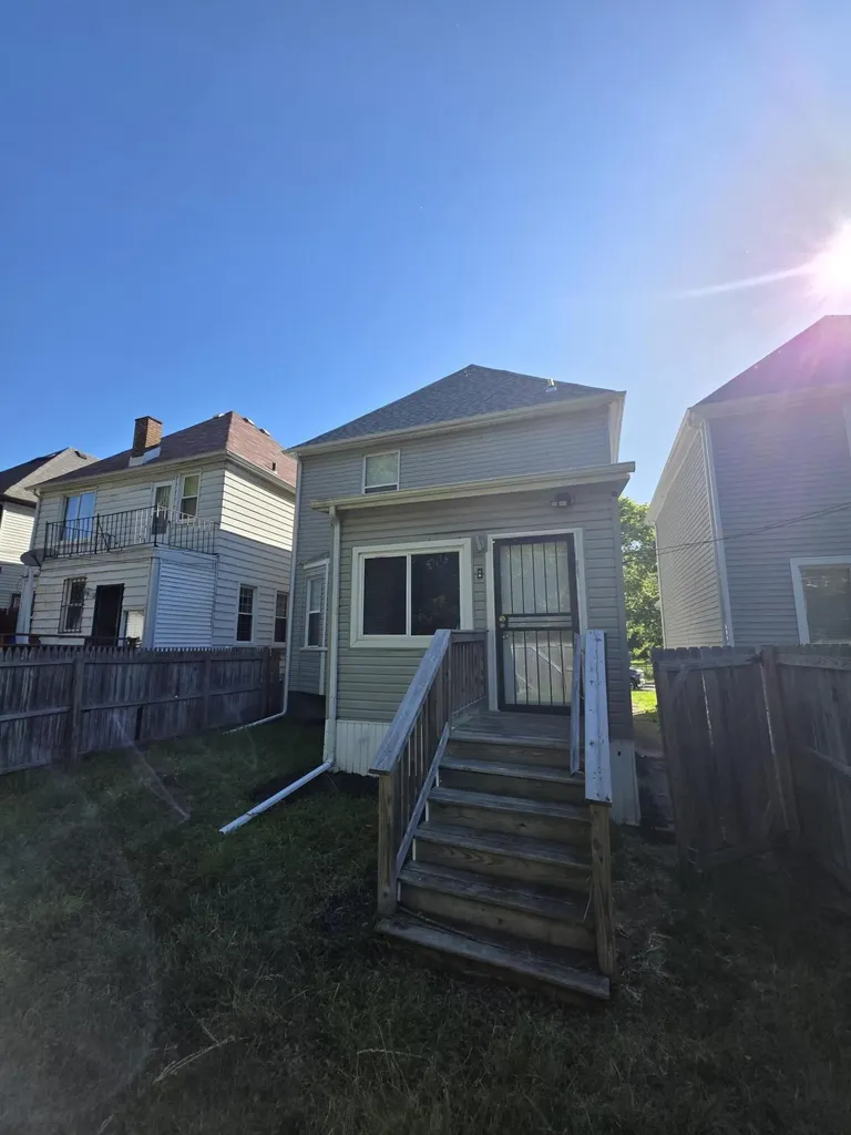 2493 Fischer Street Detroit City MI 48214