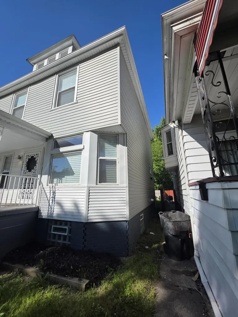 2493 Fischer Street Detroit City MI 48214