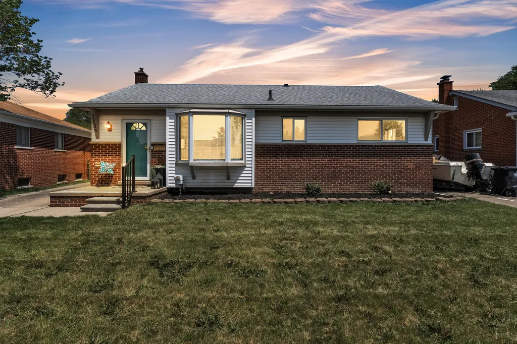 32826 Benson Drive Westland City MI 48185