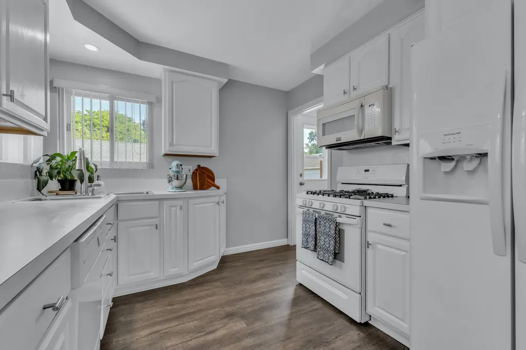 32826 Benson Drive Westland City MI 48185