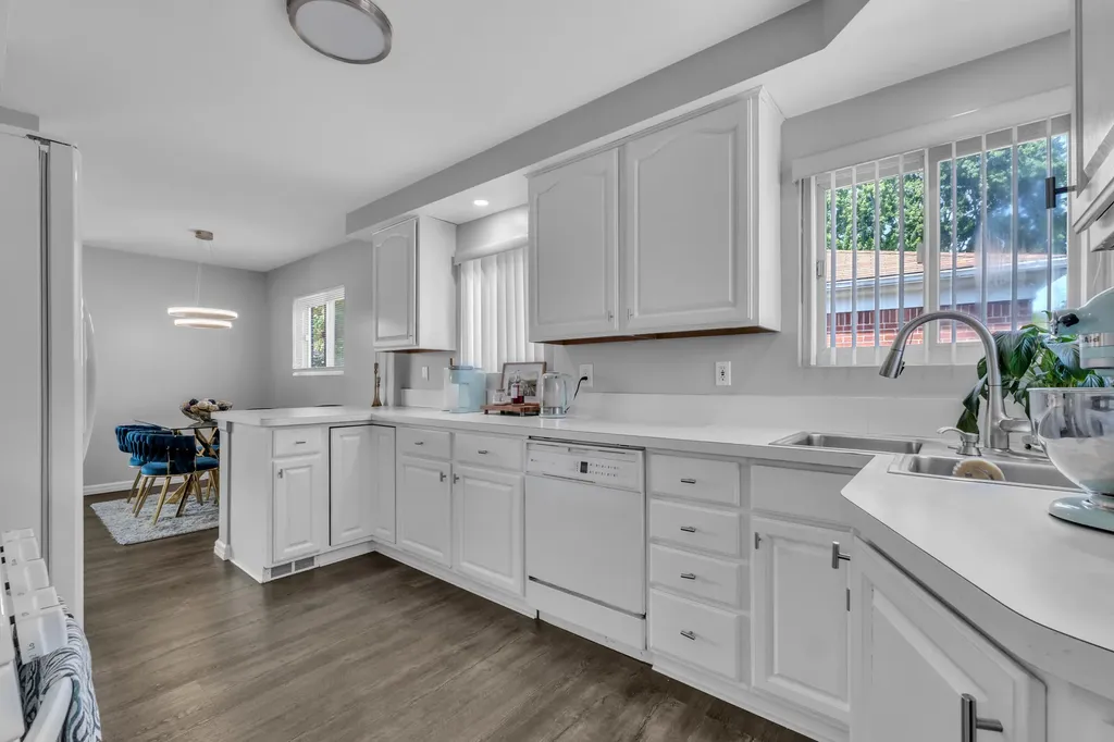 32826 Benson Drive Westland City MI 48185