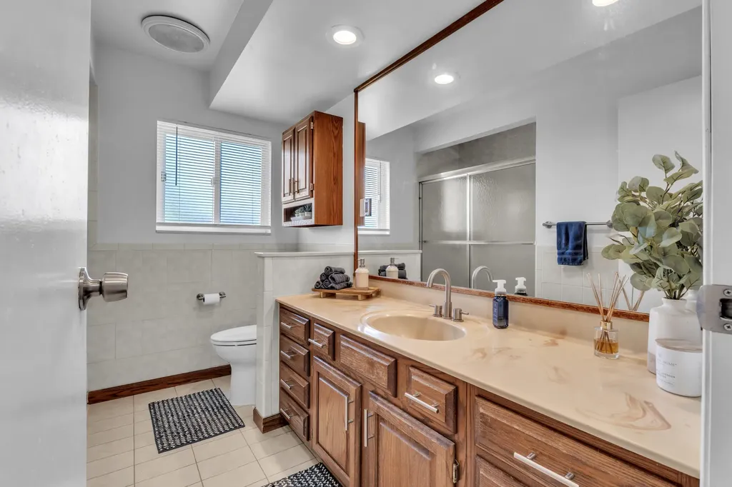 32826 Benson Drive Westland City MI 48185