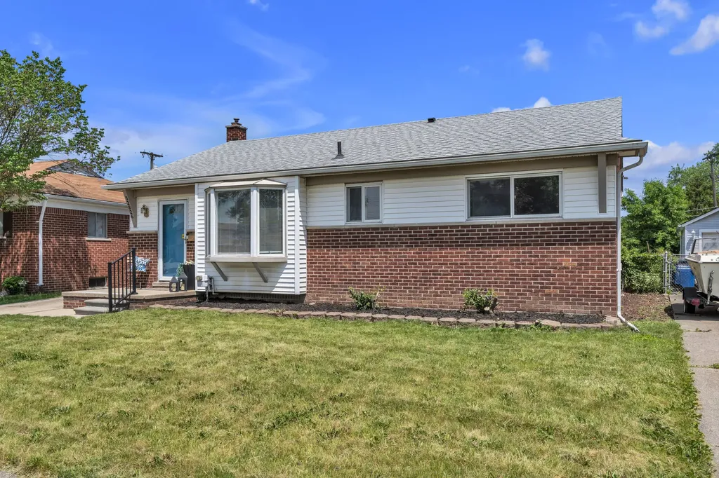 32826 Benson Drive Westland City MI 48185