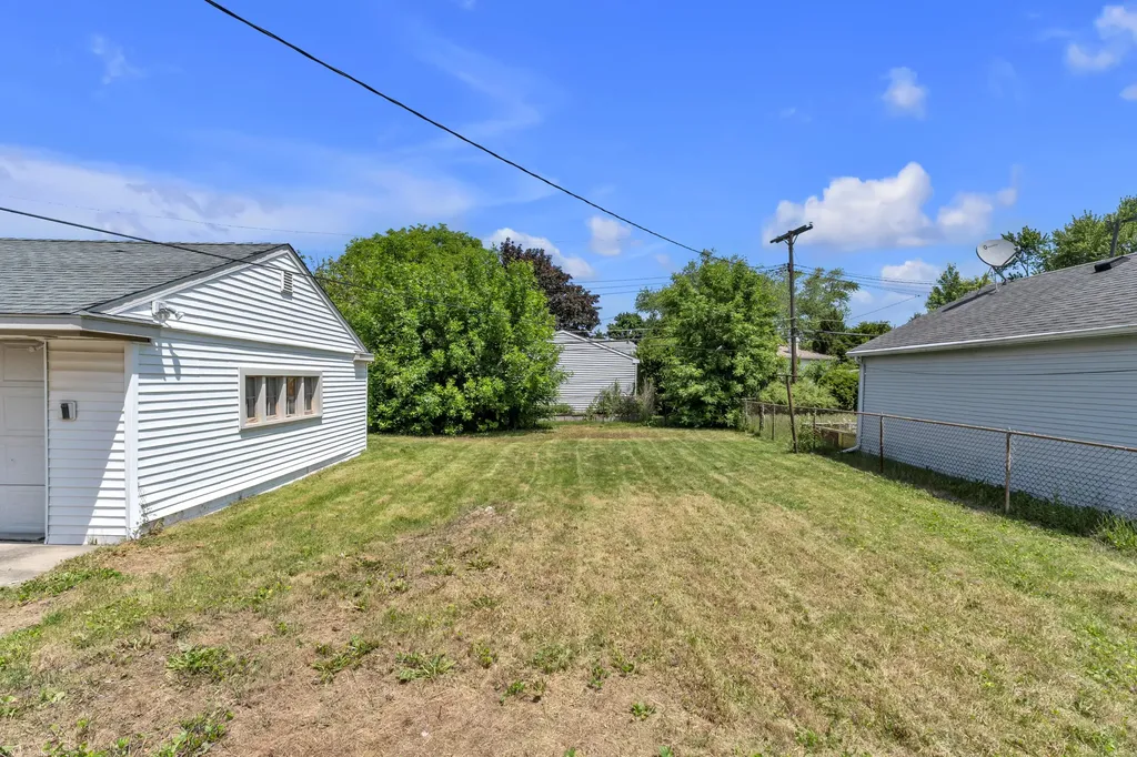 32826 Benson Drive Westland City MI 48185