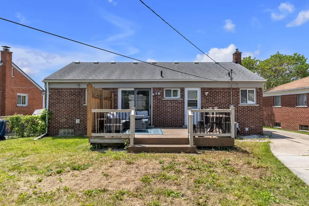 32826 Benson Drive Westland City MI 48185
