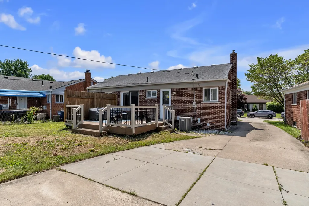 32826 Benson Drive Westland City MI 48185