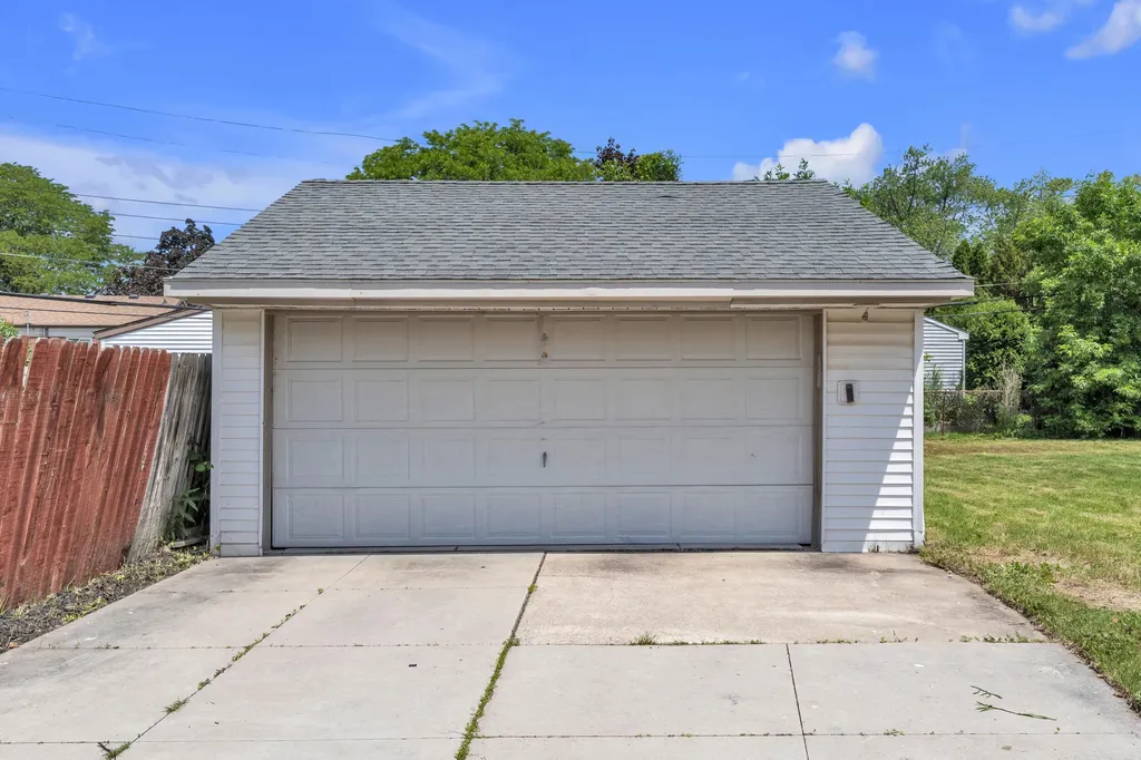 32826 Benson Drive Westland City MI 48185