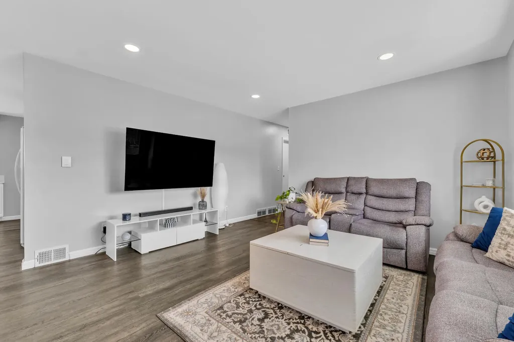 32826 Benson Drive Westland City MI 48185