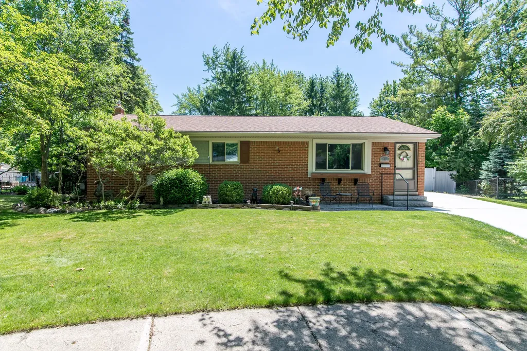 732 Calder Court Saline City MI 48176