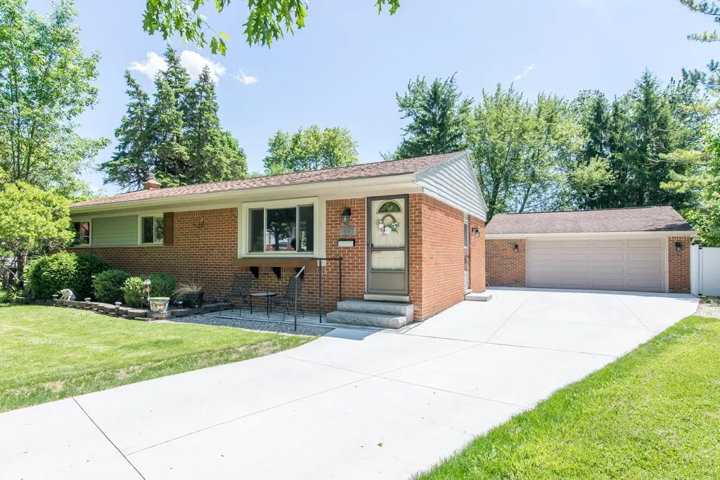 732 Calder Court Saline City MI 48176