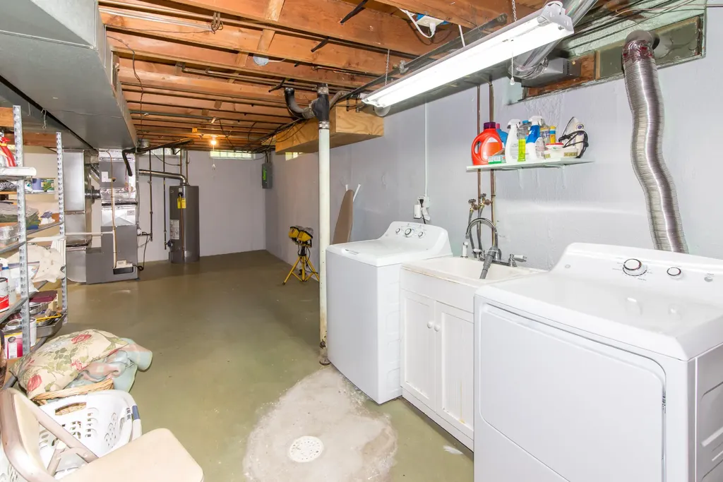 732 Calder Court Saline City MI 48176