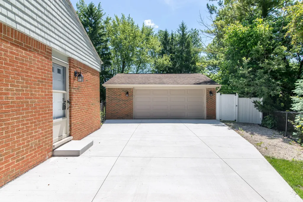 732 Calder Court Saline City MI 48176