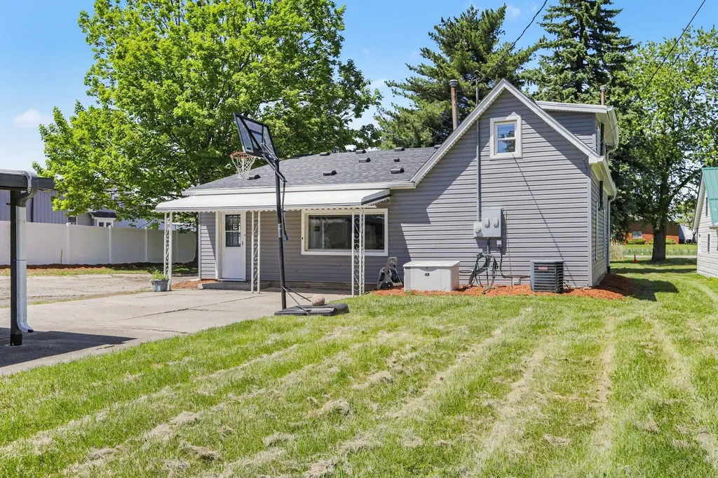 28269 Goddard Road Romulus City MI 48174