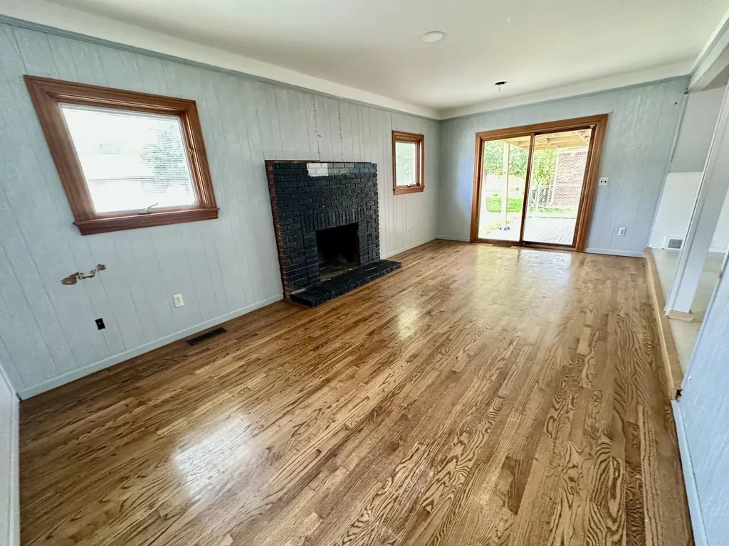 21489 Danbury Street Woodhaven City MI 48183