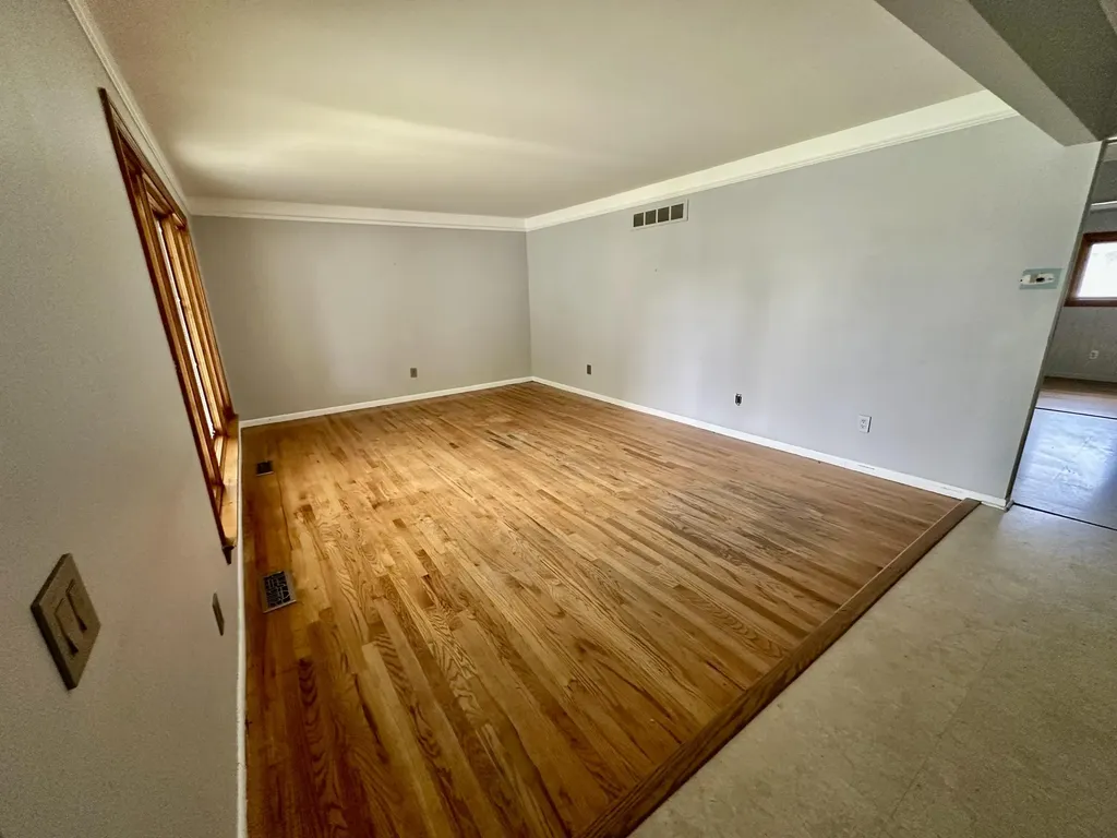 21489 Danbury Street Woodhaven City MI 48183